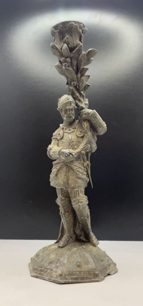 6lt171 Подсвечник, рыцарь с кинжалом, Италия, шпиатр. Кинжал двигается. Высота 25 см  ю - фото фото фото 0