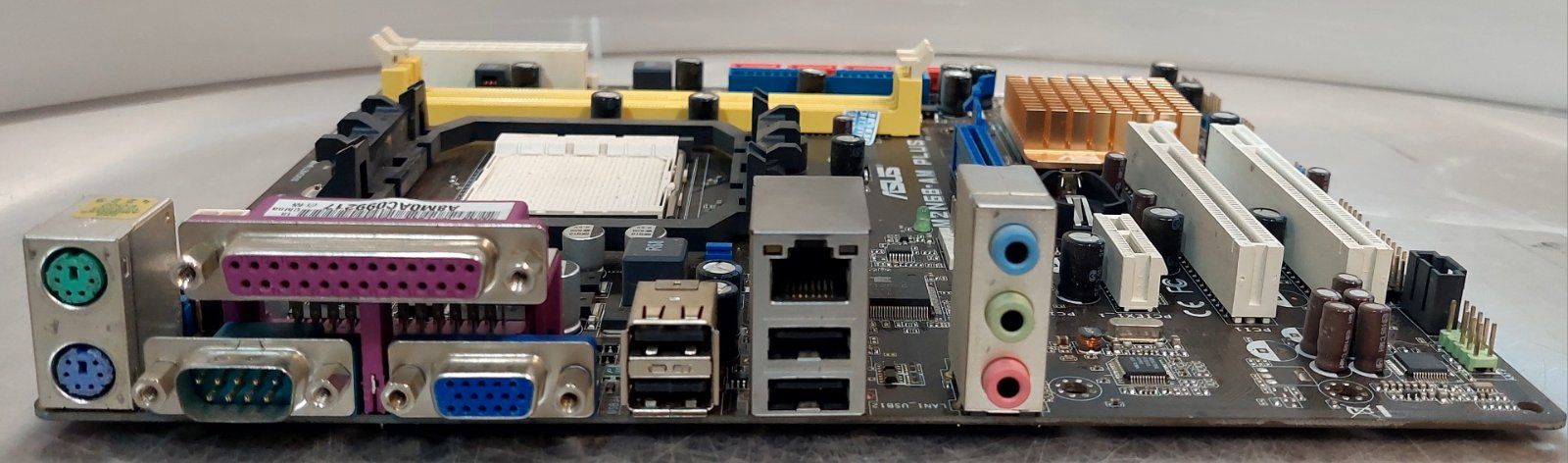 Материнська плата  Socket AM2+ Asus M2N68-AM Plus /MicroATX/2 x DDR2 б/в - фото фото фото 2