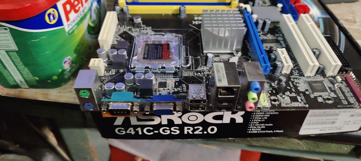 Мат. плата ASRock G41C-GS R2.0 LGA775 G41 PCI-E+SVGA+GbLAN SATA MicroATX 2DDR2+2DDR3 № 24110113/1 - фото фото фото 2