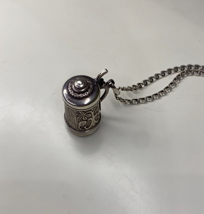 6lt41 Кулон пивная кружка с цепочкой. Крышка открывается. Серебро 925. Вес 7 грамм. - фото фото фото 2