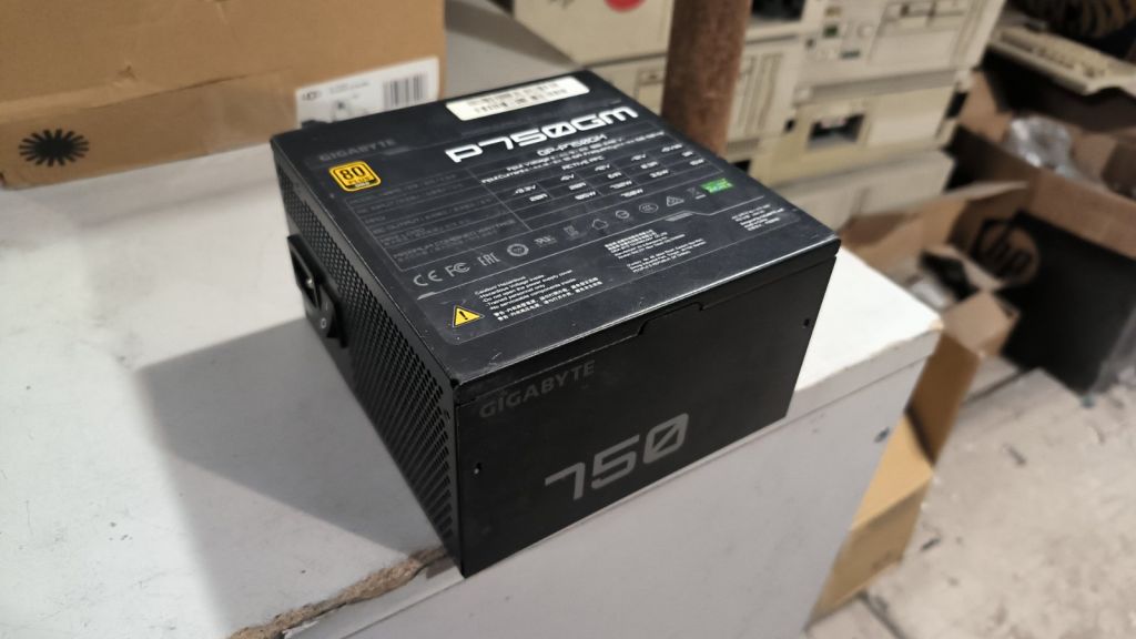 Блок живлення GIGABYTE P750GM 750W - фото фото фото 2