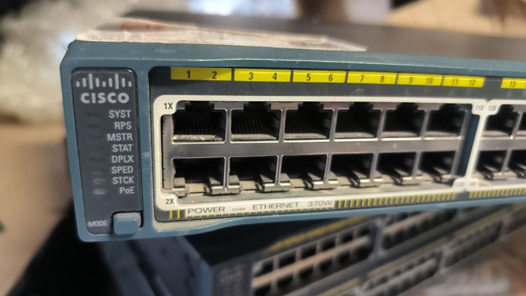Комутатор Cisco WS-C2960S-48LPS-L S Series POE+ - фото фото фото 2