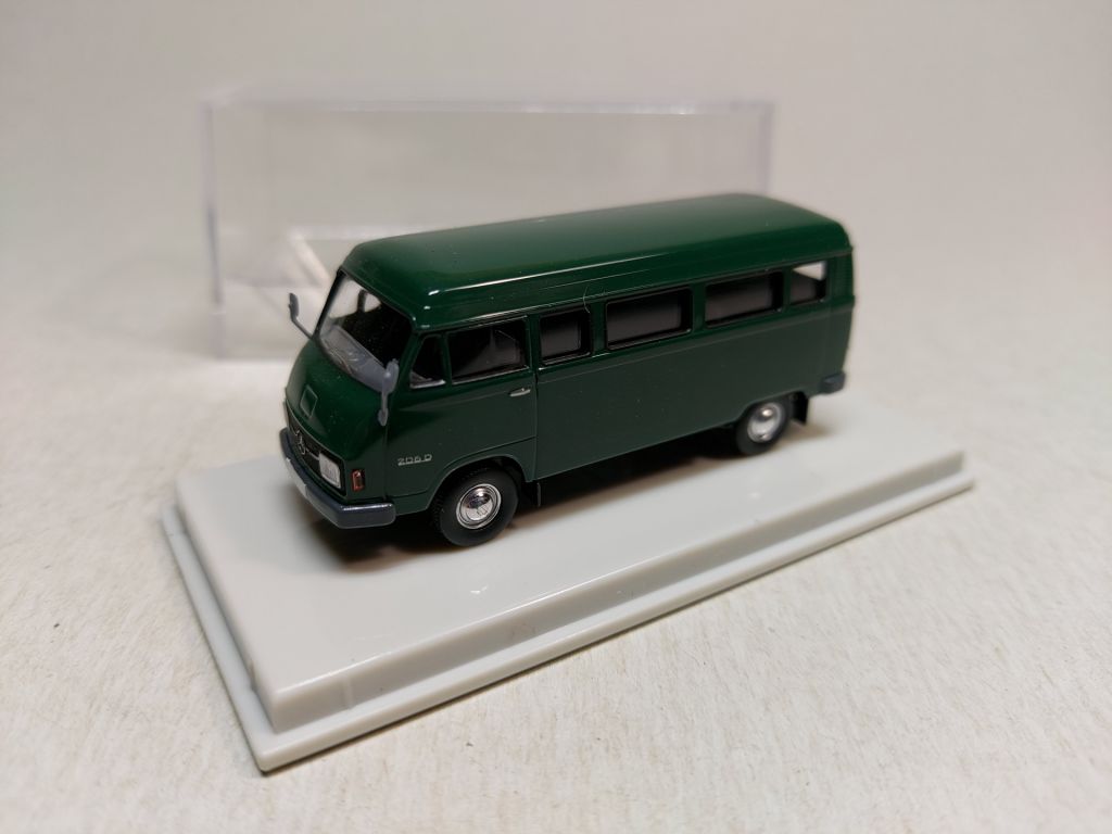 Brekina 1:87 Mercedes-Benz L 206D  (1970) green - фото фото фото 1