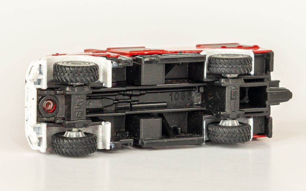 1:87 Mercedes-Benz Unimog Fire Engine, Siku #1068 - фото фото фото 4