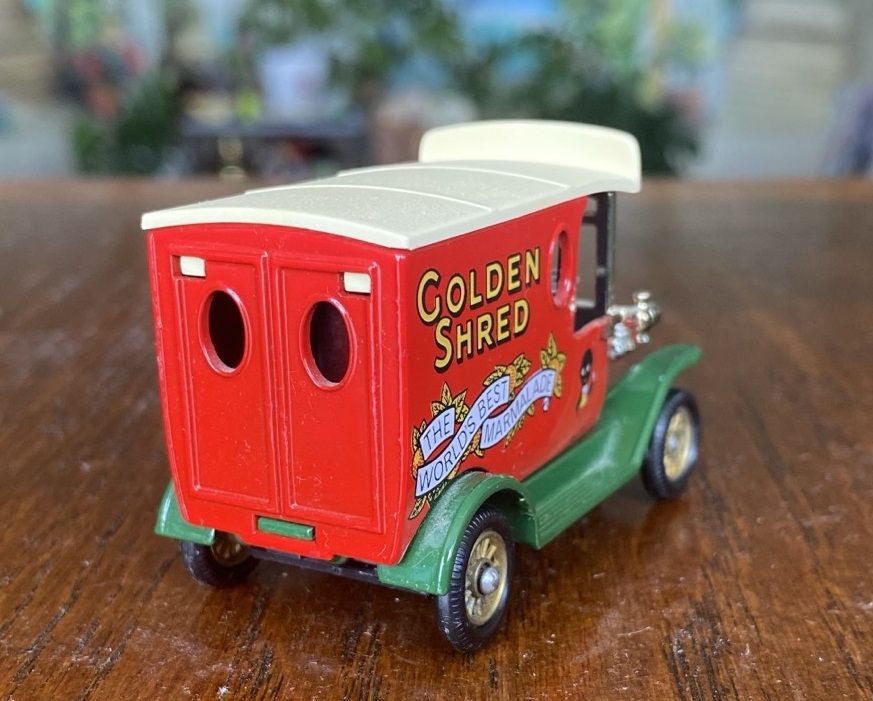 Модель автомобиля GOLDEN SHRED 1:43 LLEDO Англия - фото фото фото 4