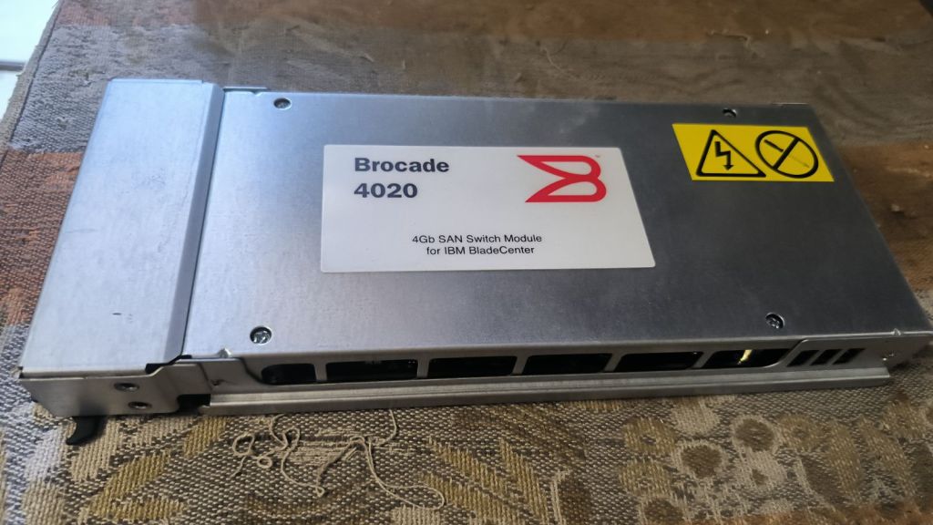 Модуль IBM BladeCenter Brocade 4020 4Gb SAN Switch Module - фото фото фото 1