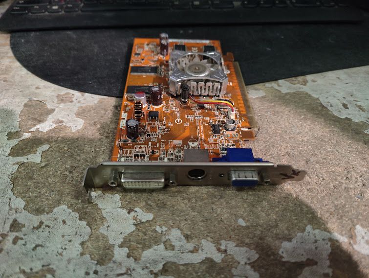 Видеокарта ASUS Radeon X1050 EAX1050/TD/256M/A 256MB PCI-E № K250702106 - фото фото фото 1