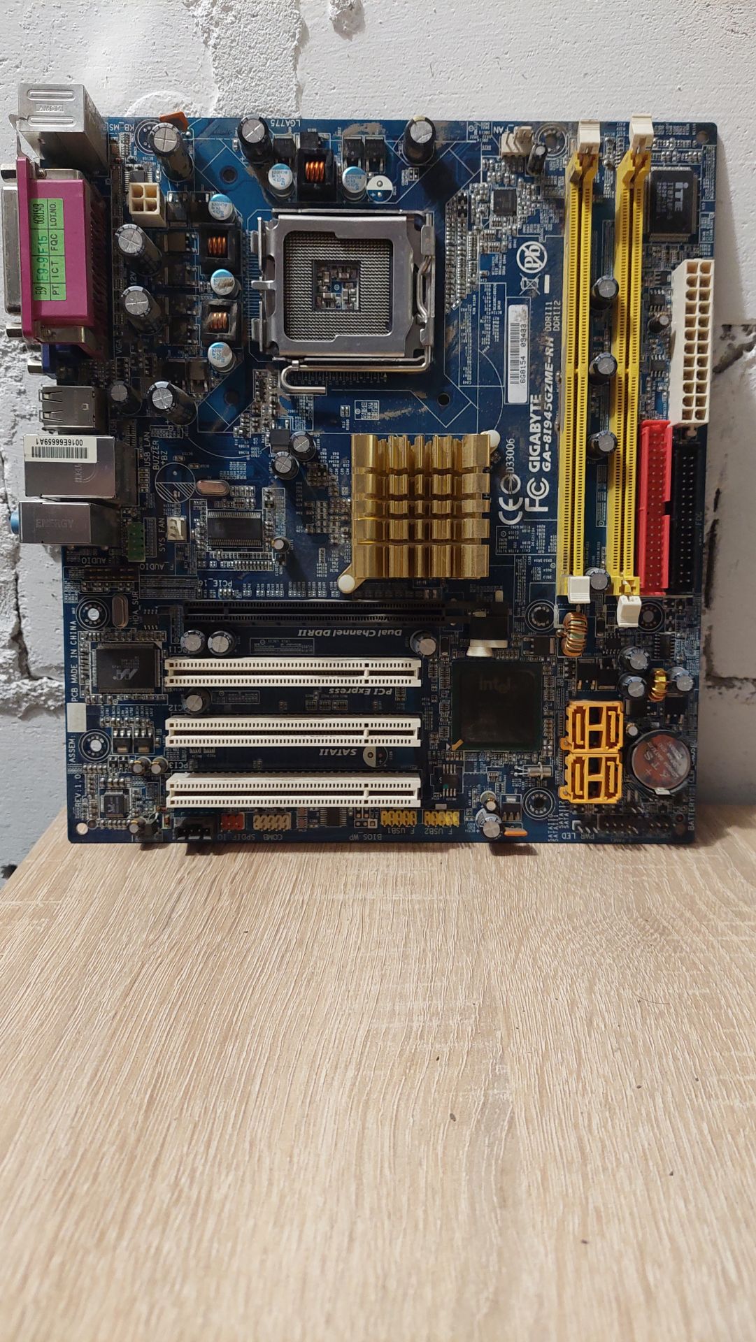 Материнська плата GIGABYTE GA-8I945GZME-RH LGA775. microATX 2*DDR2 - фото фото фото 0