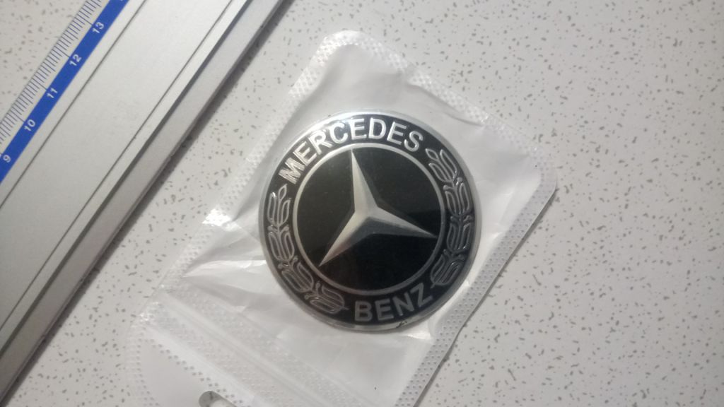 Эмблема НАКЛЕЙКА НА РУЛЕВОЕ КОЛЕСО 56 мм  Mercedes BLACK - фото фото фото 0