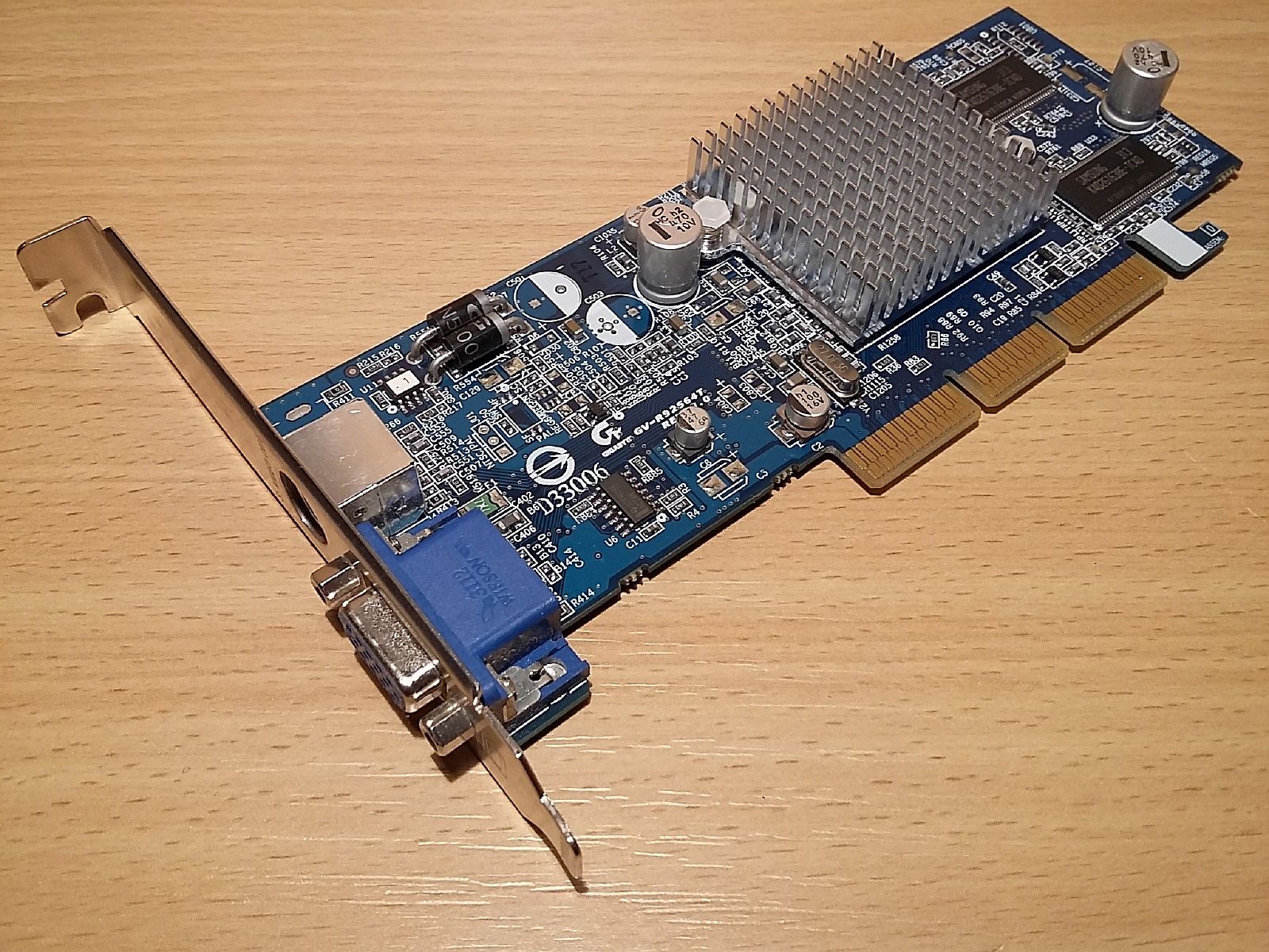 Видеокарта ATI Radeon 9200 SE Gigabyte GV-R92S64T    (AGP 8x, 64Mb) - фото фото фото 6