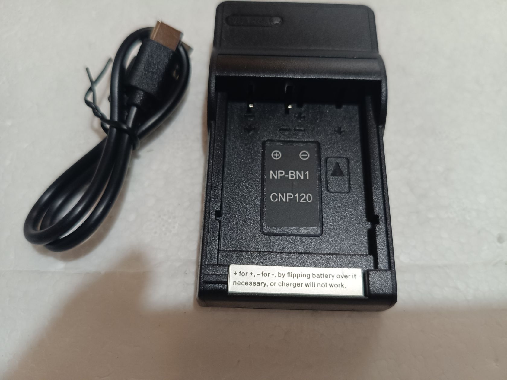 Зарядний пристрій USB бренду Norifon для акумуляторів фото- та відеокамер. Амазон - фото фото фото 2