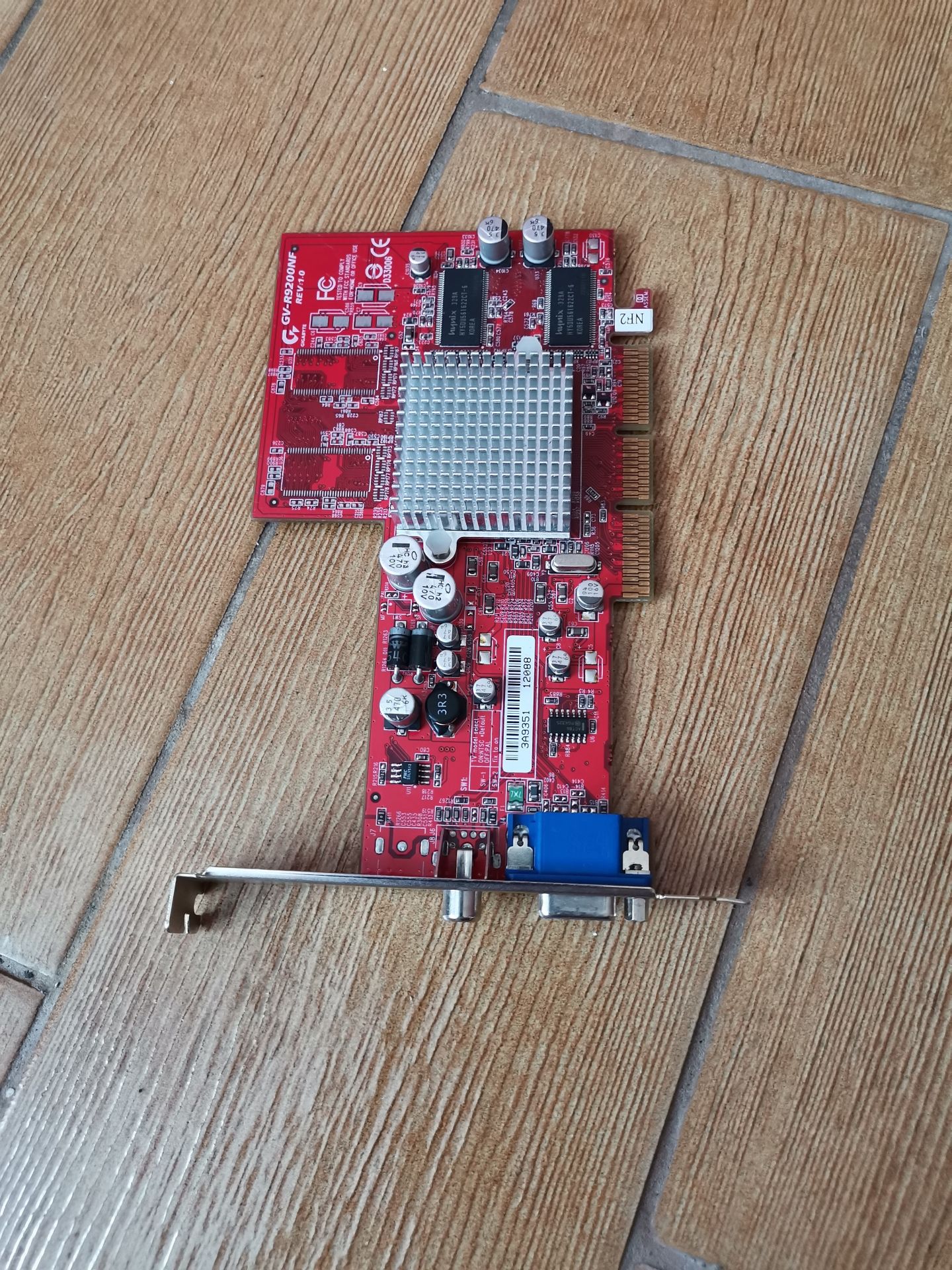 Видеокарта Gigabyte GV-R9200NF rev1 ATI Radeon 9200 AGP 8X DDR 64mb - фото фото фото 0