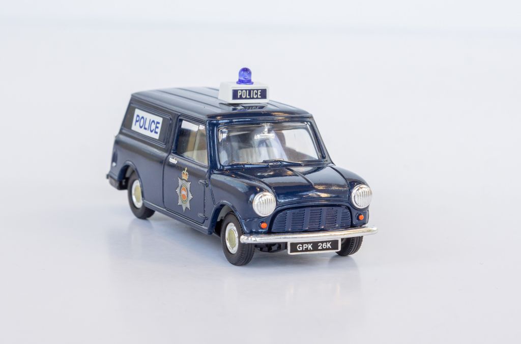 1:43 Morris Mini Van 1960-83 Police, CORGI #96956 1994 - фото фото фото 4