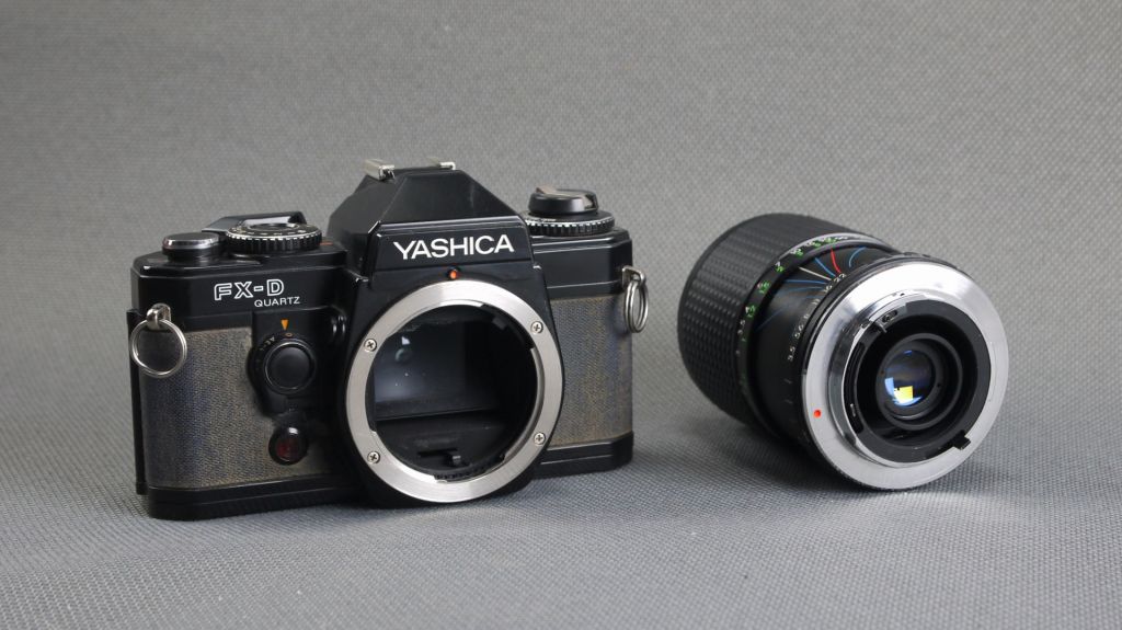 Пленочный фотоаппарат Yashica FX-D Quartz + объектив Sakar 35-70mm/3.5-4.5 MC Ф52мм Вживане - фото фото фото 6