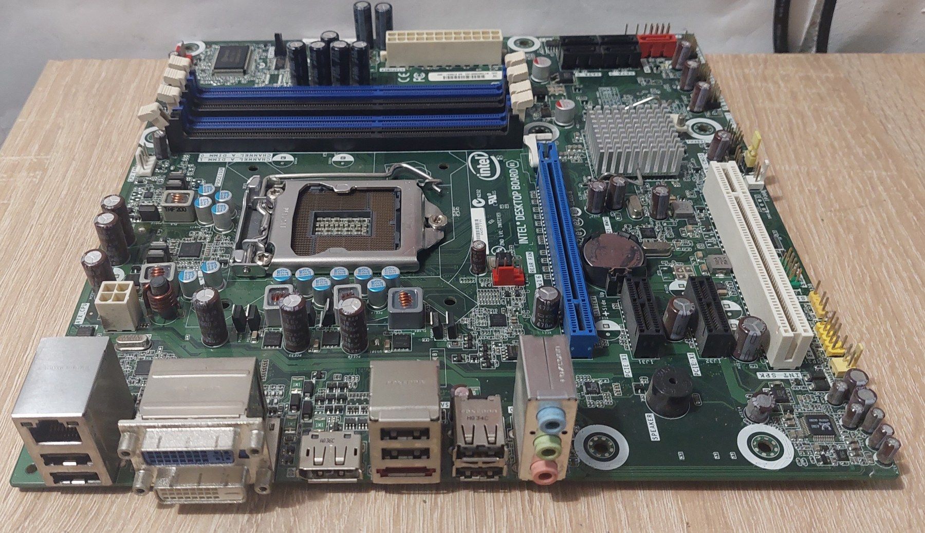 Материнська плата Intel DQ57TM  Socket LGA1156MicroATX 4x DDR3 - фото фото фото 2