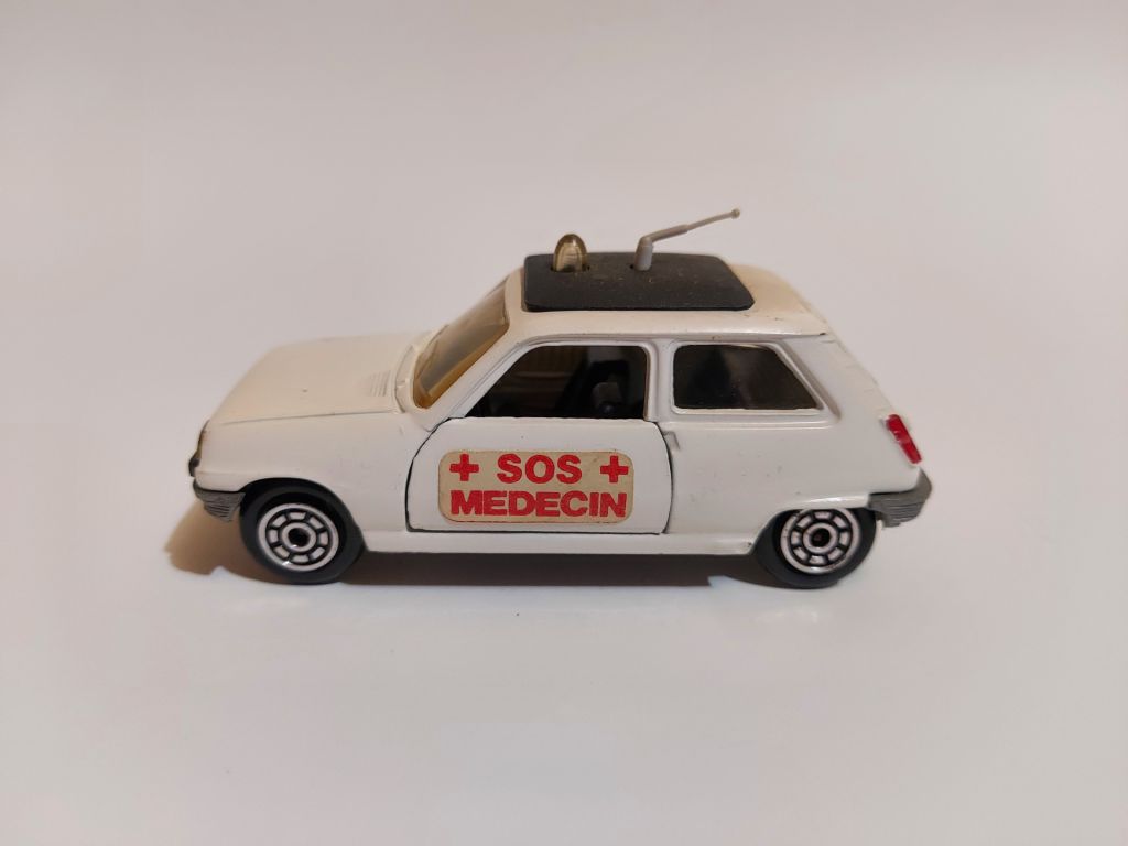 Norev 1:43 Renault 5 "Medecine" - фото фото фото 0