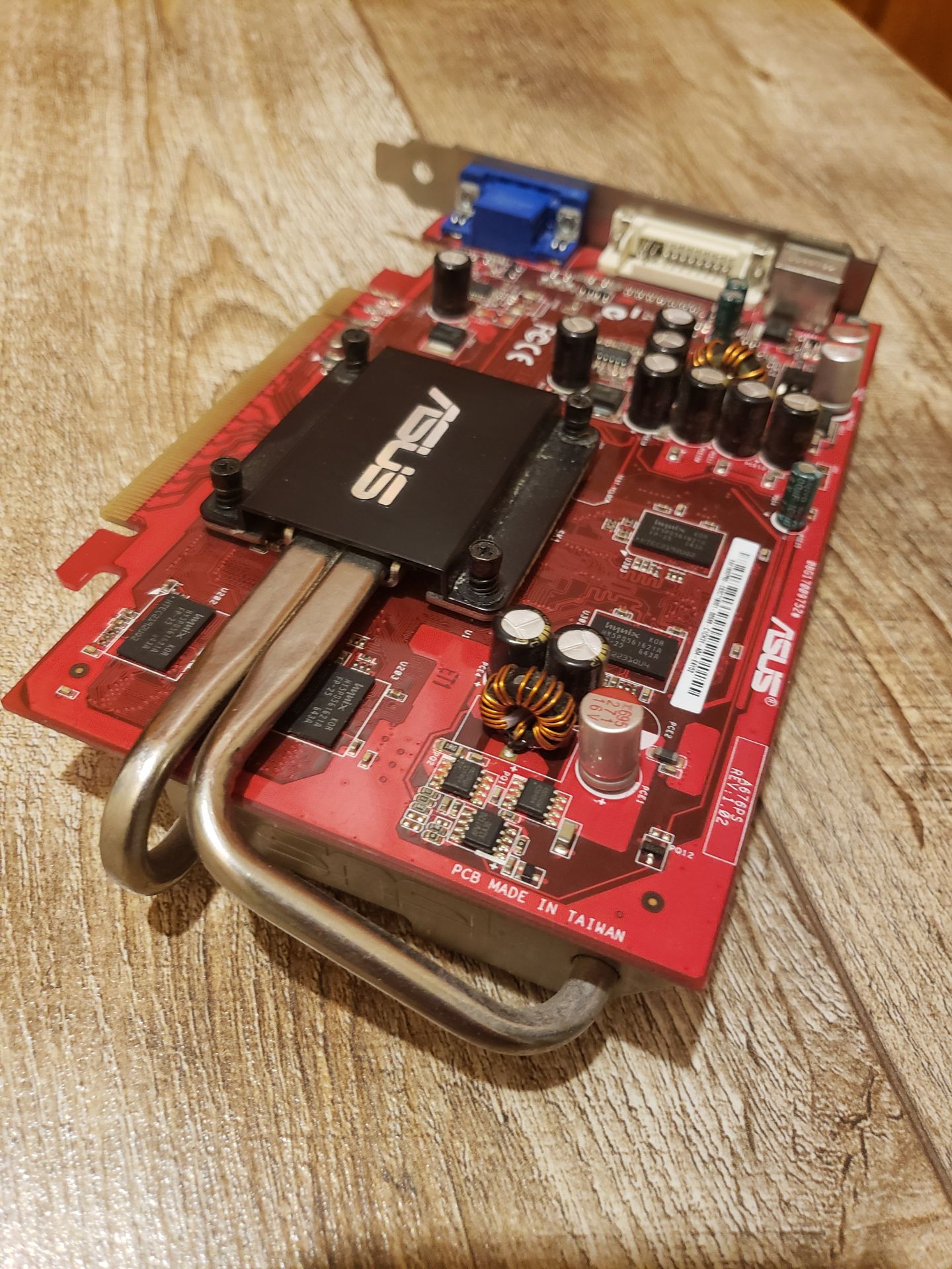 Видеокарта  ASUS EAX 1600 pro - фото фото фото 4