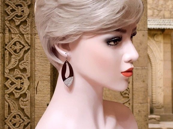 Блестящие длинные серьги серебряного цвета 7.5 см - фото фото фото 1