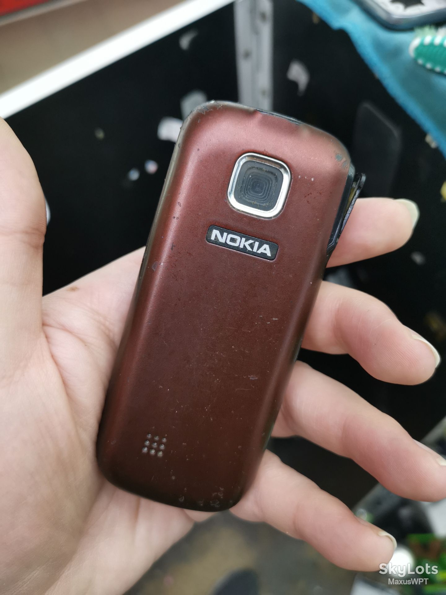 Shop Nokia 2330c 2 silver red 2330c-2 - фото фото фото 2