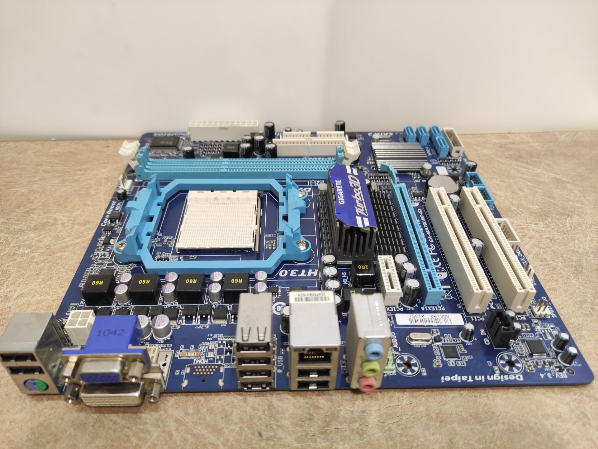 Материнская плата Socket AM3 / Gigabyte GA-MA78LMT-S2 / MicroATX 2 x DDR3 - фото фото фото 1