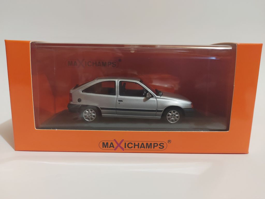 Maxichamps 1:43 Opel Kadett  (1990) silver metallic - фото фото фото 0