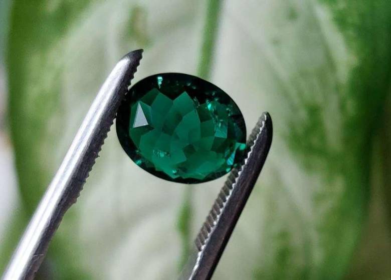 Изумруд гидротермальный  12 х 9  мм - фото фото фото 5