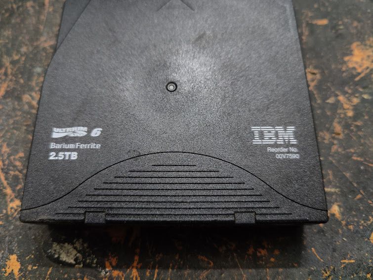 Ленточный картридж IBM LTO-6 Ultrium 2.5TB Data Cartridge 00V7590 № 232401 - фото фото фото 1