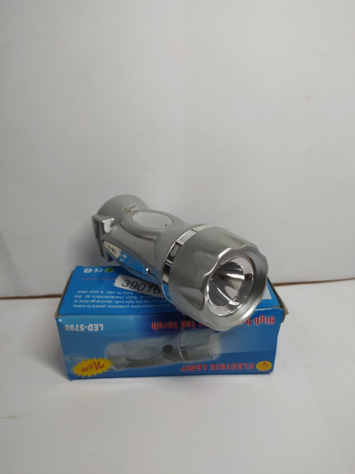 39210 Фонарик LED-5798  серебристый -                 (Не работает.) - фото фото фото 0