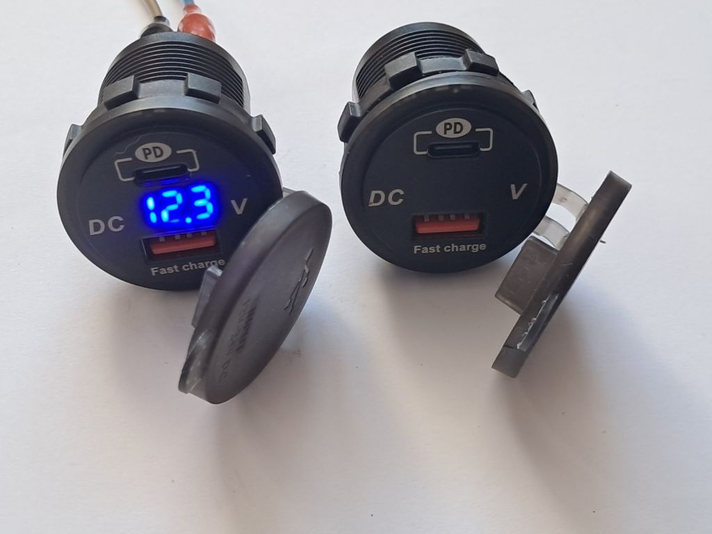 Врізний адаптер ( зарядка) USB PD USB-C з вольтметром - фото фото фото 0