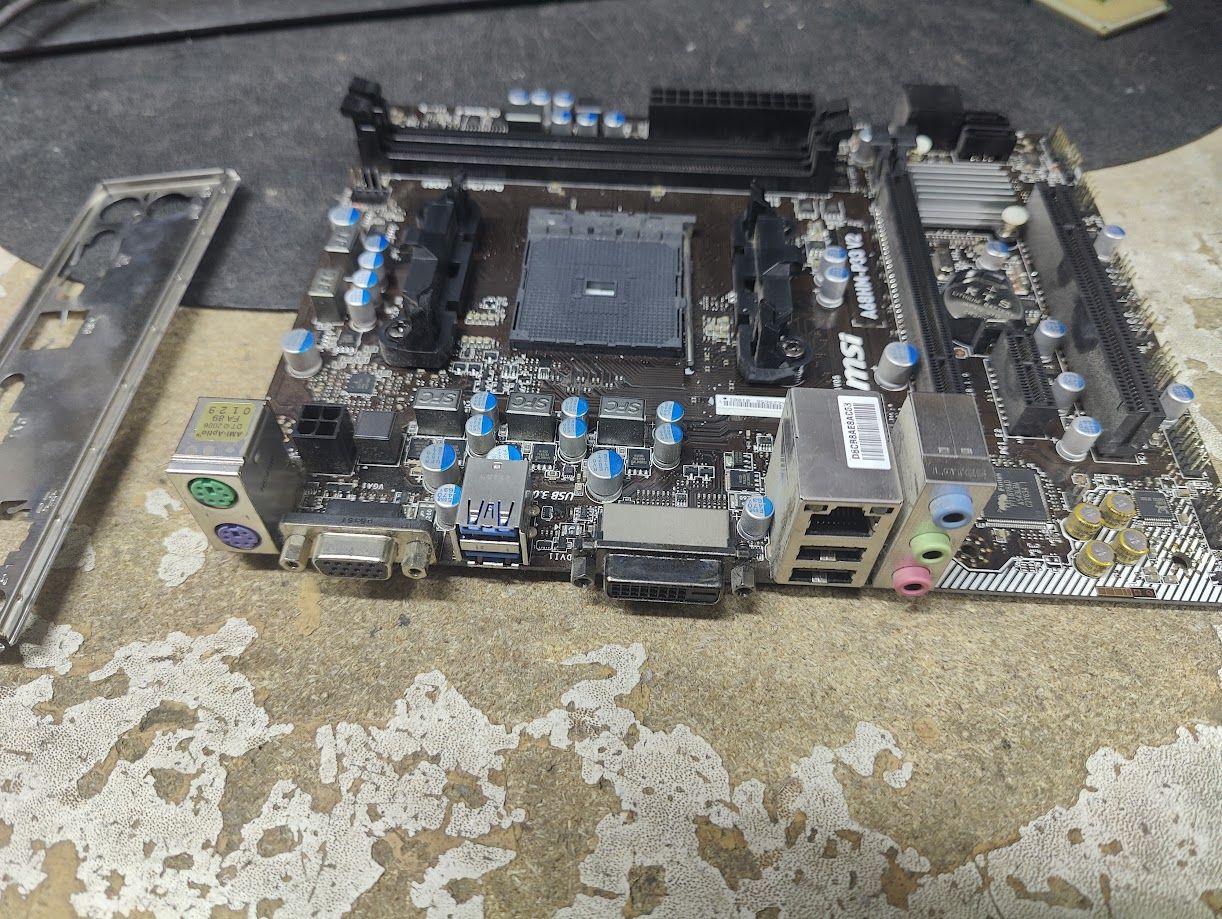 Мат. плата MSI A68HM-P33 V2 sFM2+, AMD A68H, PCI-Ex16 MicroATX 2DDR3 № 251312111 - фото фото фото 1