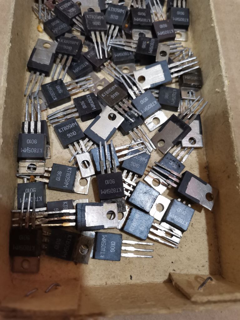 Транзистор КТ805ИМ транзистор NPN 8А 160В 30W ТО220 - фото фото фото 2