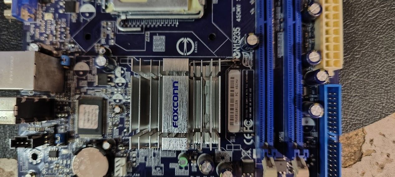 Мат. плата Foxconn 45CMV LGA775 i945GC PCI-E+SVGA+LAN SATA MicroATX 2DDR2 № 242905116 - фото фото фото 1