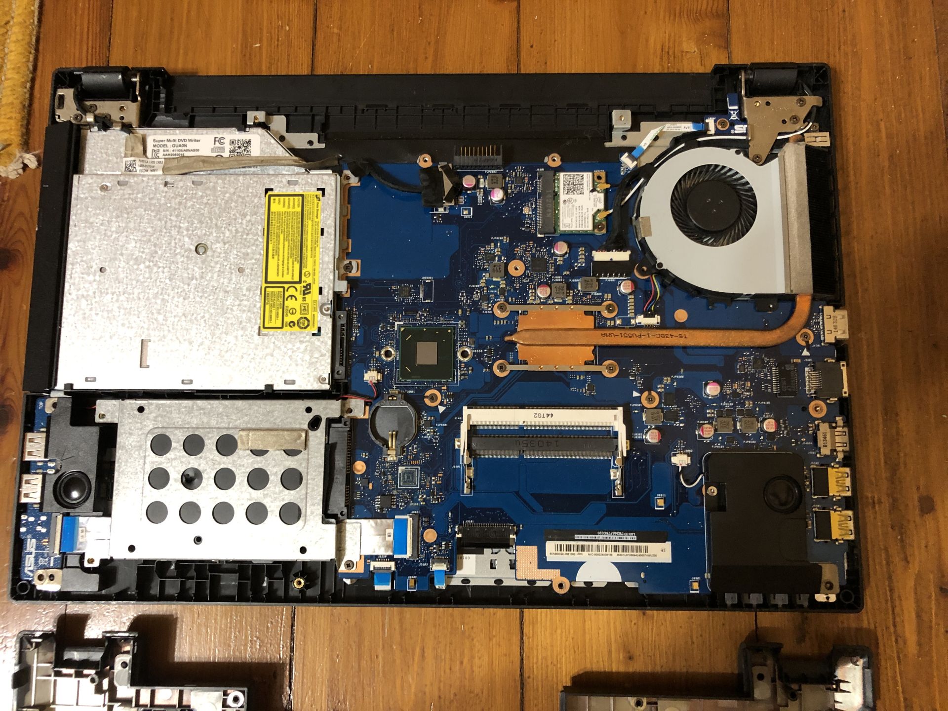 ASUS  PRO PU550C на частини - фото фото фото 4