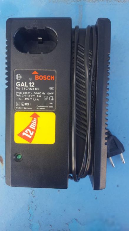 ТОВАР З ГЕРМАНІЇ  ЗАРЯДНЕ ДЛЯ BOSCH 12 минут швидкістне - фото фото фото 1