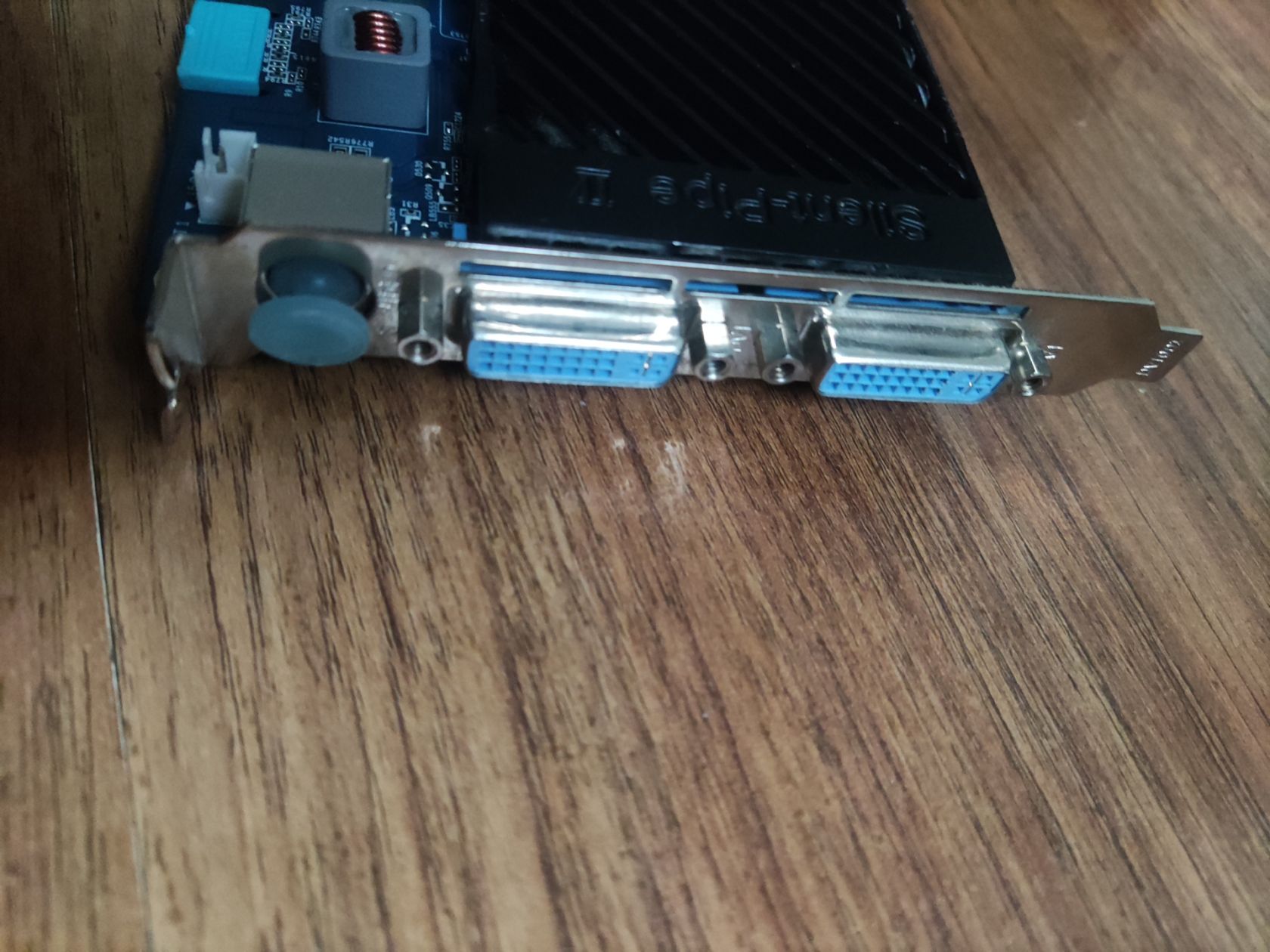 відеокарта Gigabyte GV-NX86T256H  NVIDIA GeForce 8600 GT на запчастини - фото фото фото 1