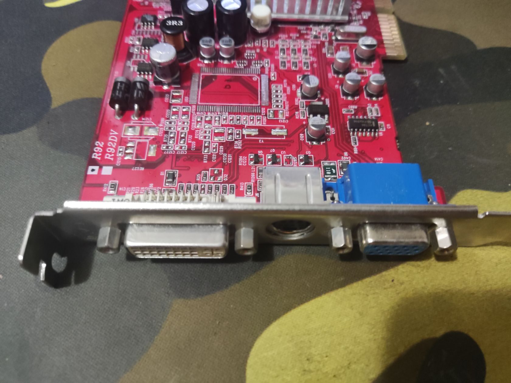 Видеокарта R92 64 MB AGP - фото фото фото 2