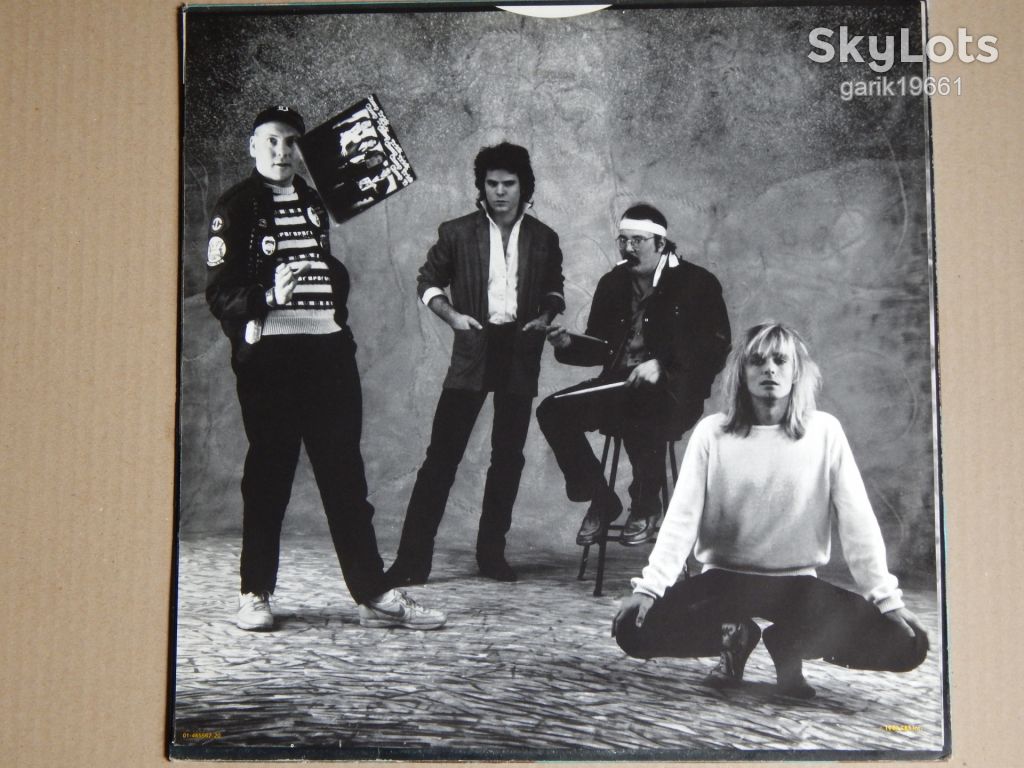 Cheap Trick – Standing On The Edge  (Epic ‎– 465562 1, Holland) insert NM-/NM- - фото фото фото 2