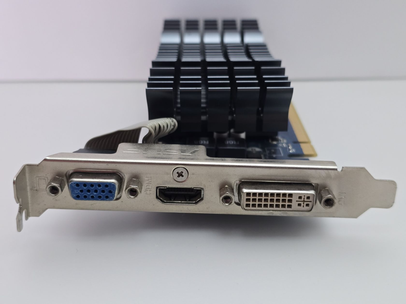Видеокарта ASUS GeForce GT 610 2GB   (2Gb,GDDR3,64 Bit,HDMI,PCI-Ex,Б/у) - фото фото фото 1