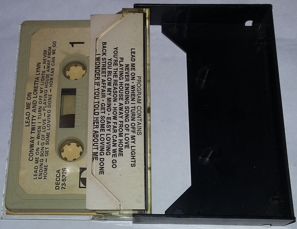 CONWAY TWITTY &amp; LORETTA LYNN Lead Me On. Cassette US - фото фото фото 1