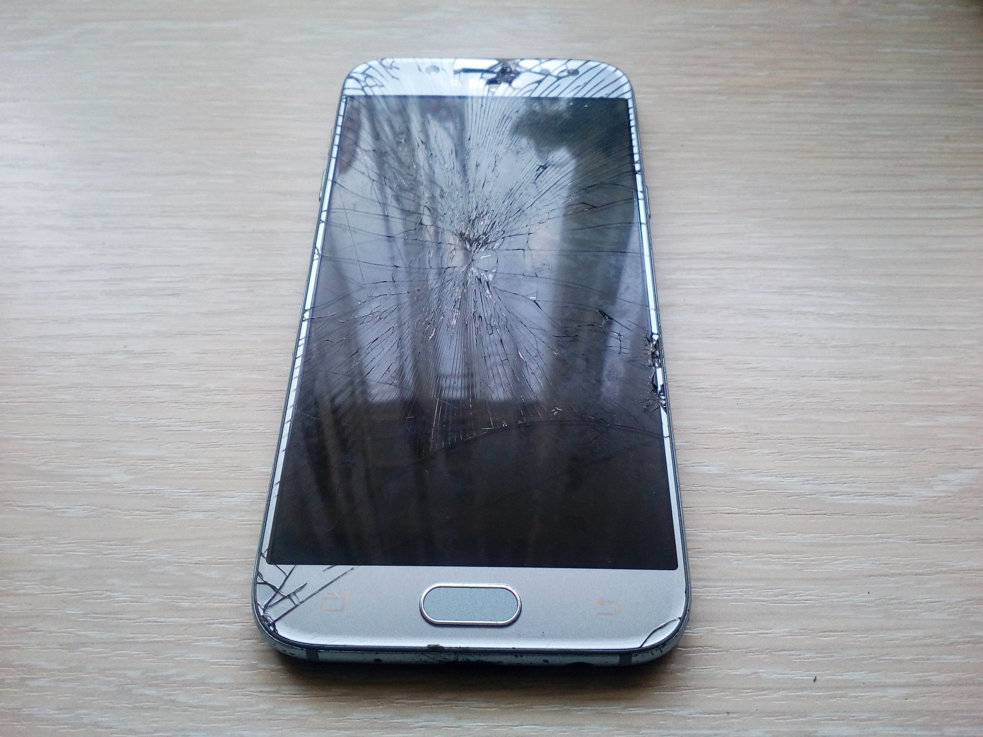 Телефон Samsung Galaxy J5 2017      (SM-J530F) - фото фото фото 0