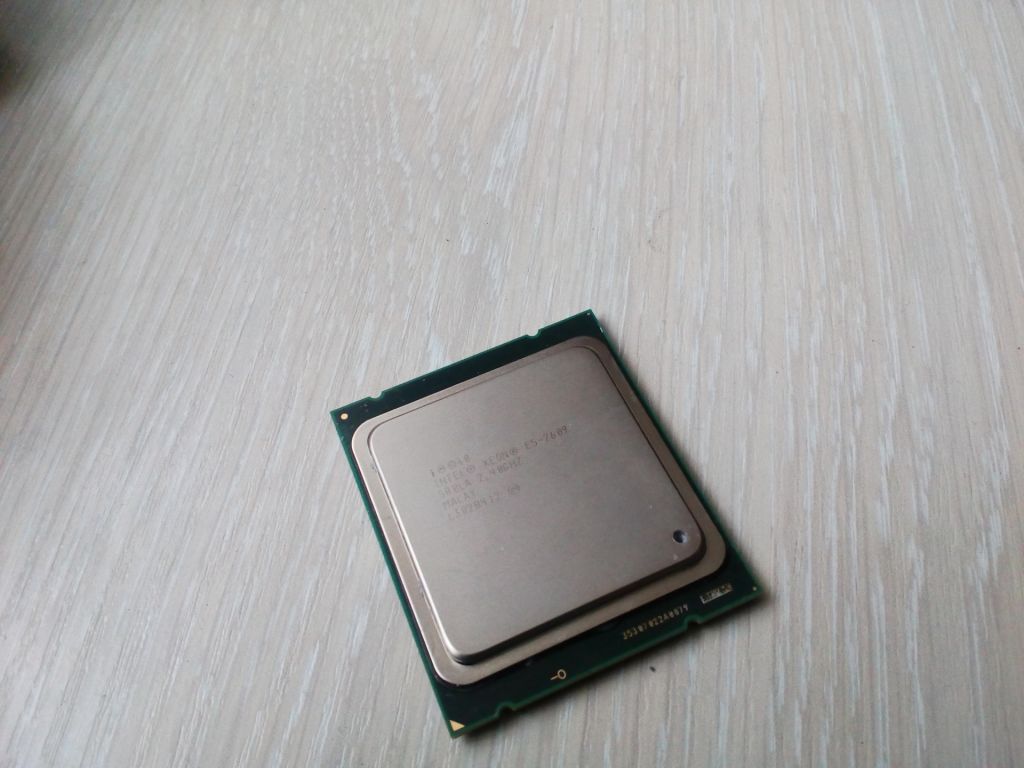 Процесор Intel Xeon E5-2609 та інші - фото фото фото 0