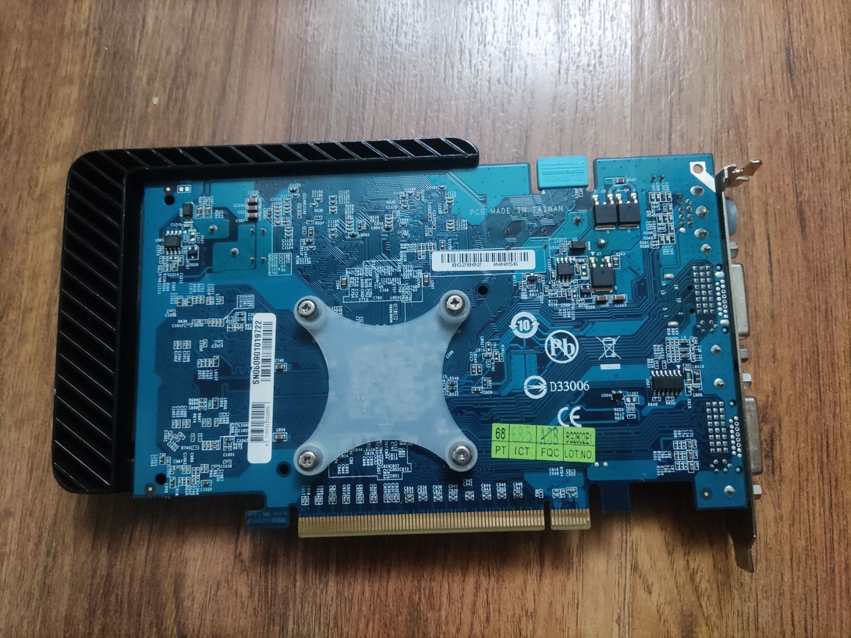 відеокарта Gigabyte GV-NX86T256H  NVIDIA GeForce 8600 GT на запчастини - фото фото фото 2