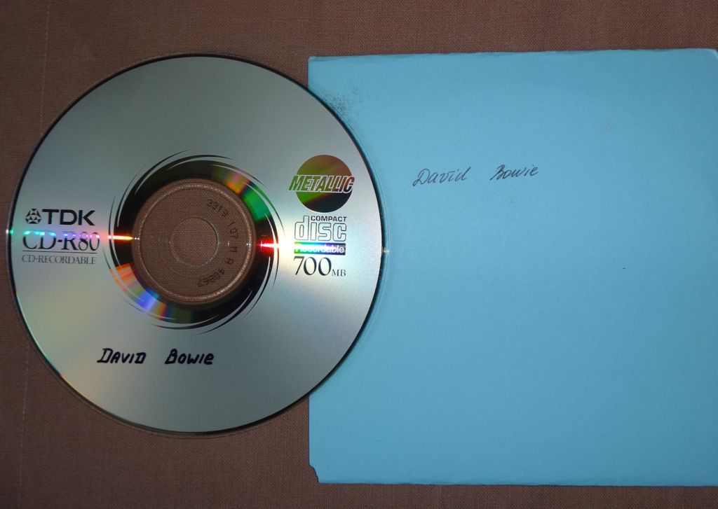 Музыка Дэ́вида Бо́уи  на  CD-диске - фото фото фото 2