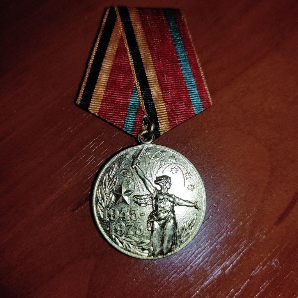 Юбилейная медаль «ХХХ лет победы в великой отечественной войне 1945—1985 гг.» - фото фото фото 0