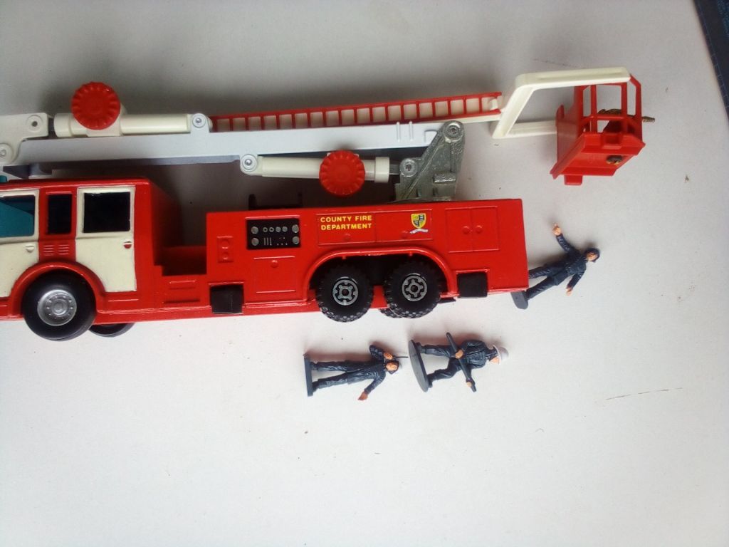 Matchbox SuperKings K-39 ERF Snorkel Fire Engine 1987 - фото фото фото 12