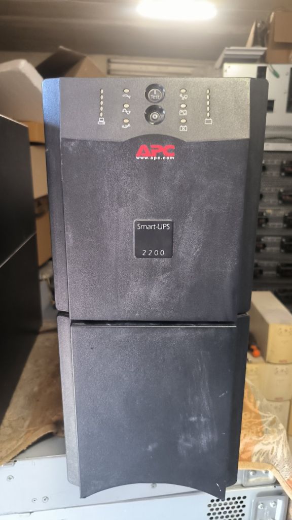 Бесперебійник ДБЖ APC Smart-UPS 2200 SUA2200I - фото фото фото 0
