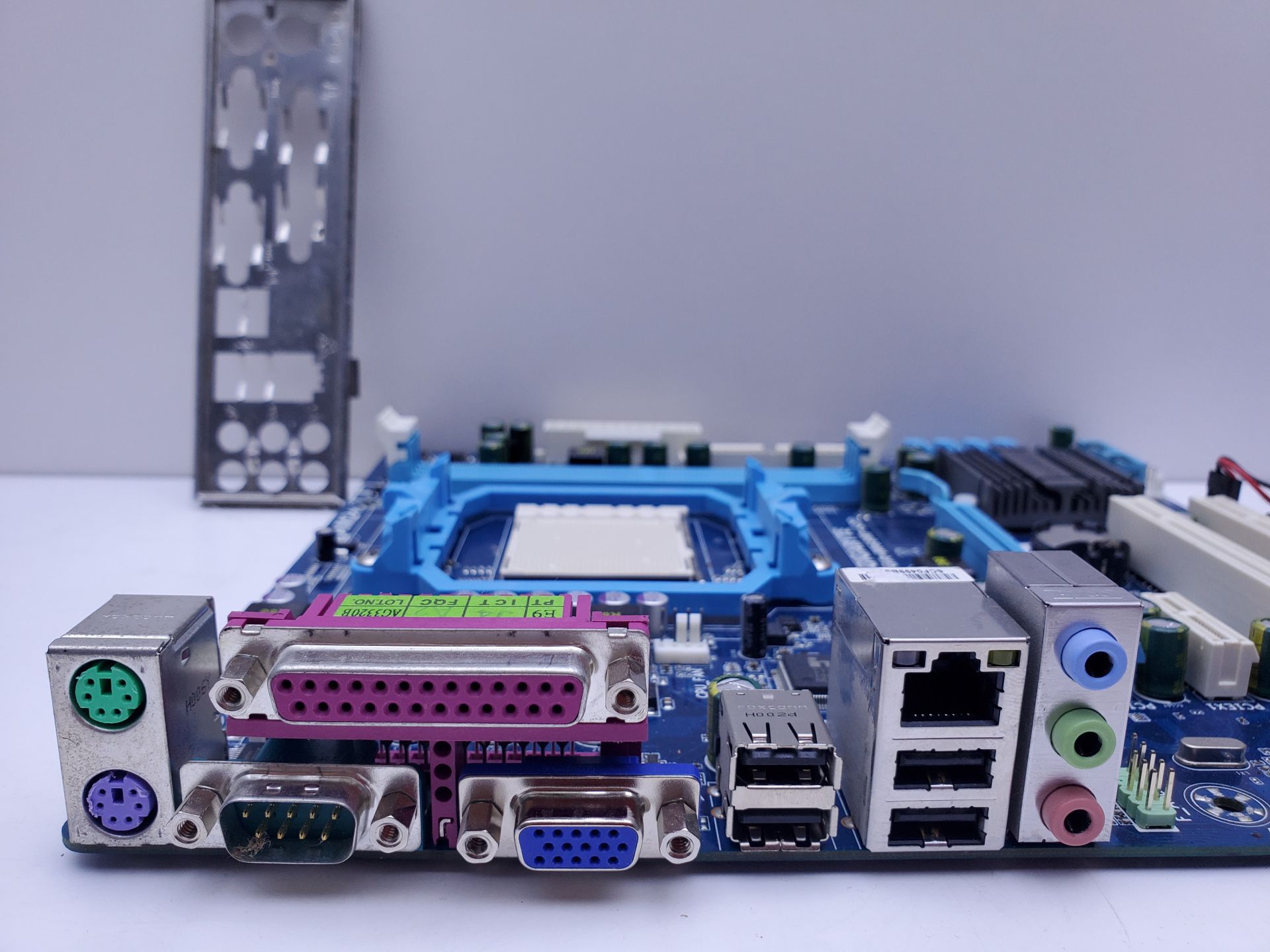 Материнська плата Gigabyte GA-MA68M-S2P   (Socket AM3,DDR3,б/у) - фото фото фото 2