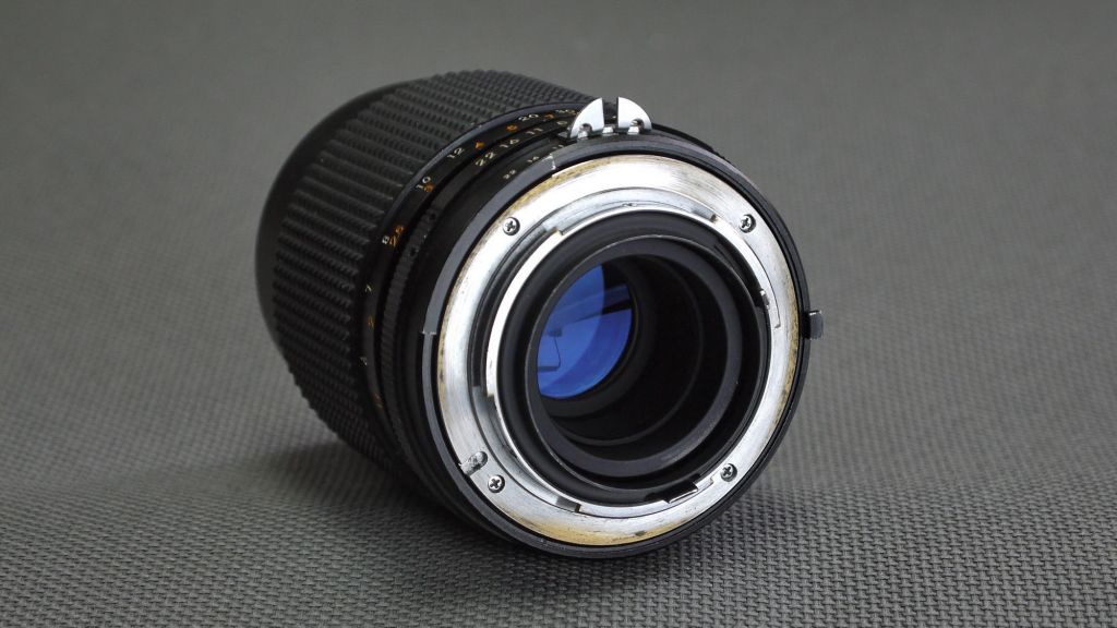 Nikon F светосильный телеобъектив Quantaray        (sigma) 135mm/2,8 ф52мм Вживане - фото фото фото 2