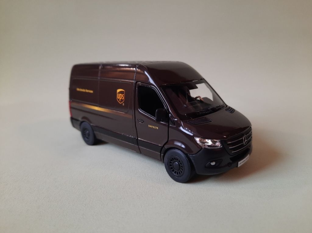 Mercedes-Benz Sprinter "UPS", масштаб 1/48 - фото фото фото 3