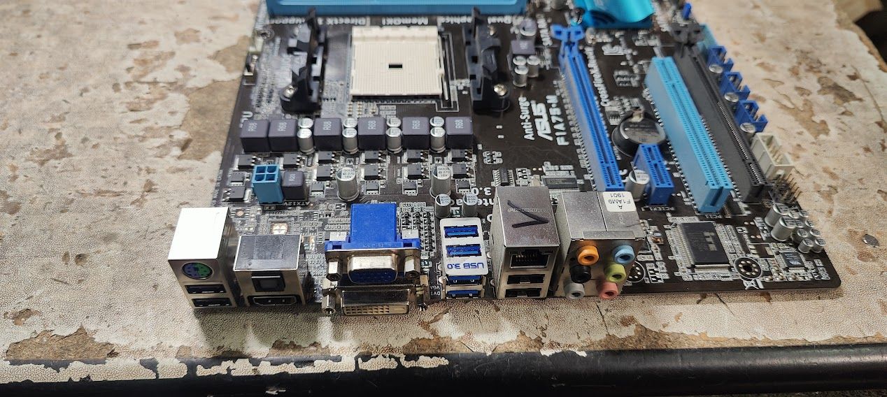 Мат. плата Asus F1A75-M Socket FM1 AMD A75 SATA RAID MicroATX 4DDR3 № 241705105 - фото фото фото 2